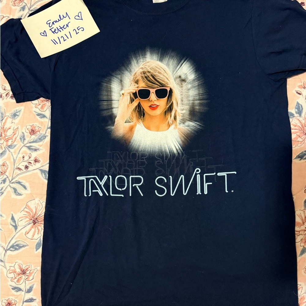 Taylor Swift 1989 world tour tee